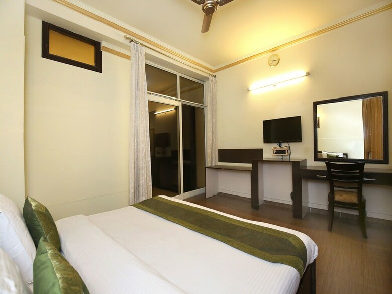 Oyo 9736 Hotel Downtown Suites