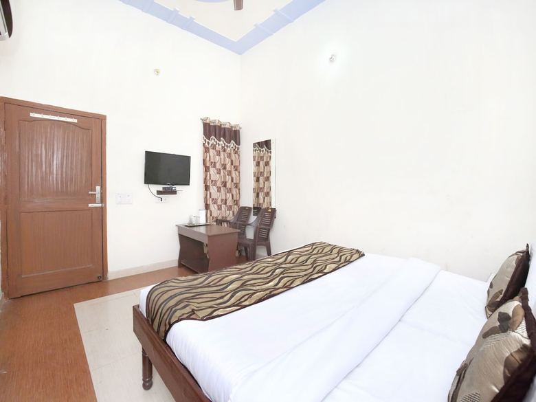 Oyo 7609 Hotel Dolphin