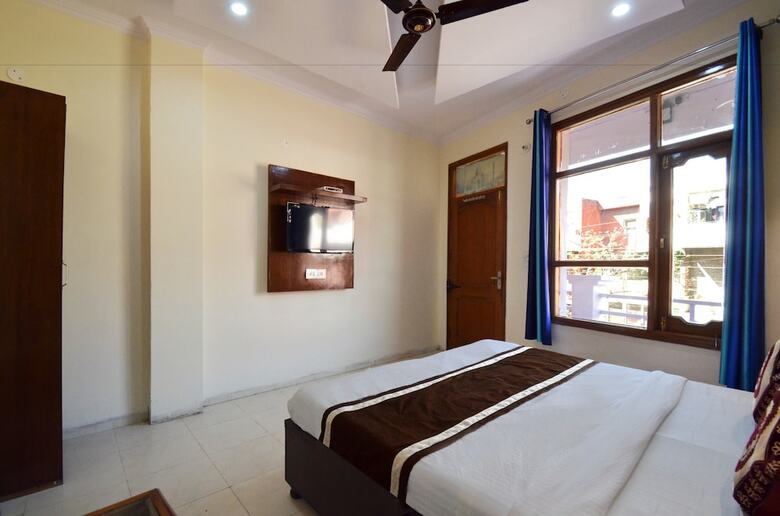Hotel Oyo 8278 Supremo