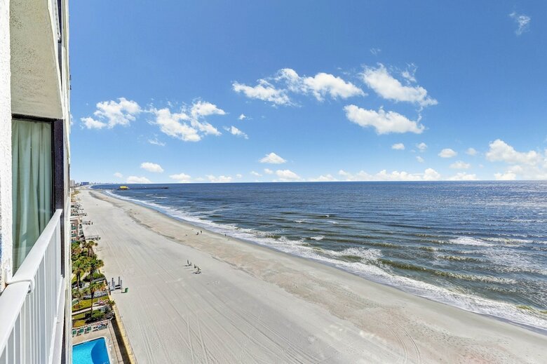 Hotel Sands Beach Club Resort