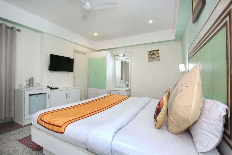 Oyo 9575 Hotel Absolute Comfort