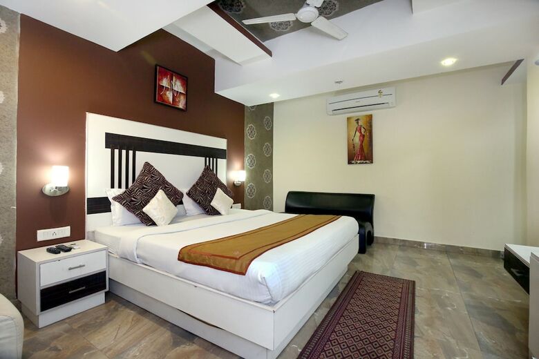 Oyo 9575 Hotel Absolute Comfort