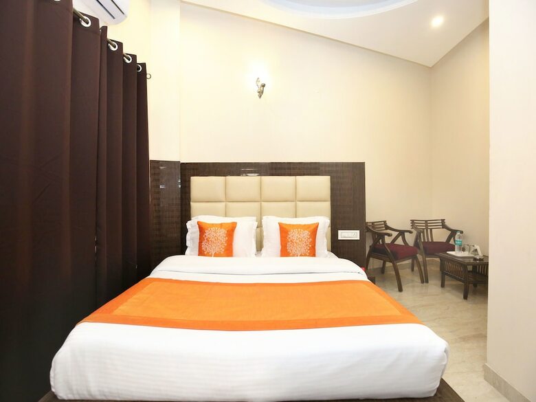 Oyo 10330 Hotel Golden Brooks