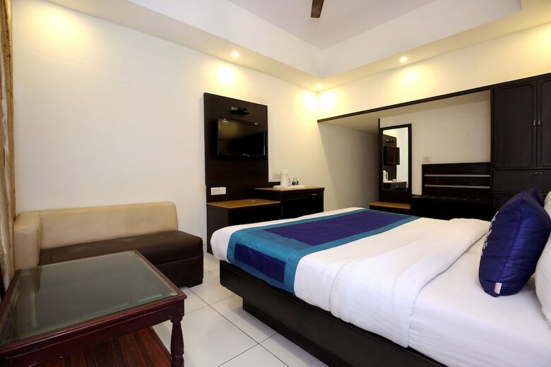 Oyo 10144 Hotel Southend
