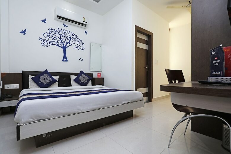 Oyo 10454 Hotel Riviera