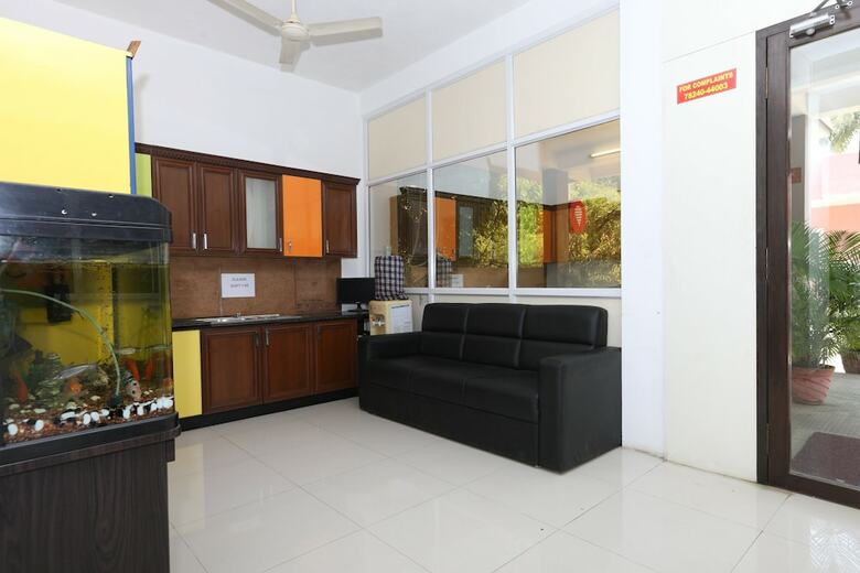 Hotel Oyo 4357 The Mangrove Wood Residency