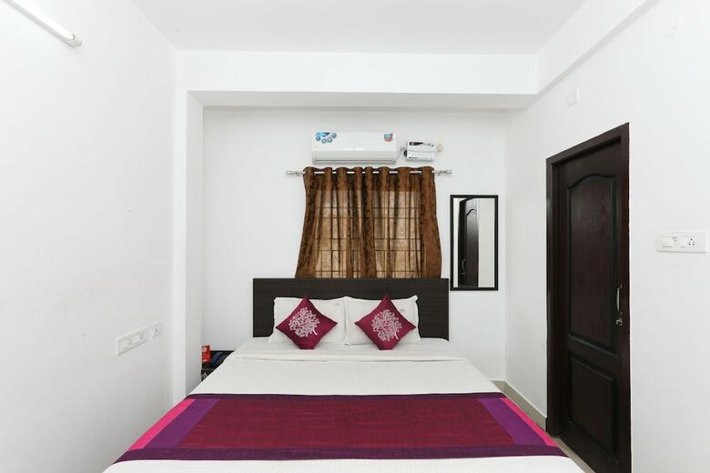 Hotel Oyo 4357 The Mangrove Wood Residency