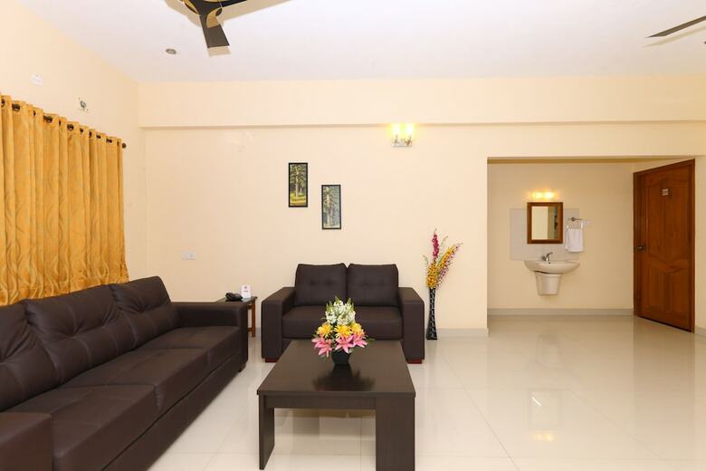 Oyo 2612 Hotel Fiesta House