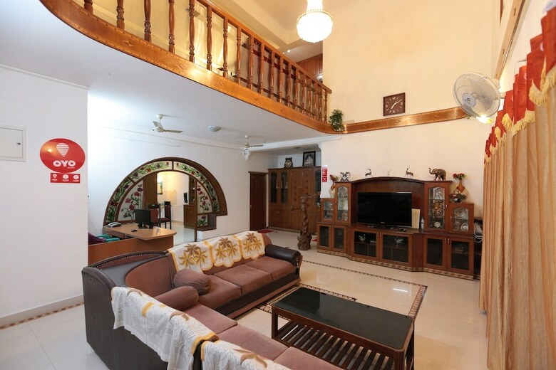 Hotel Oyo 5287 White Glow Apartments