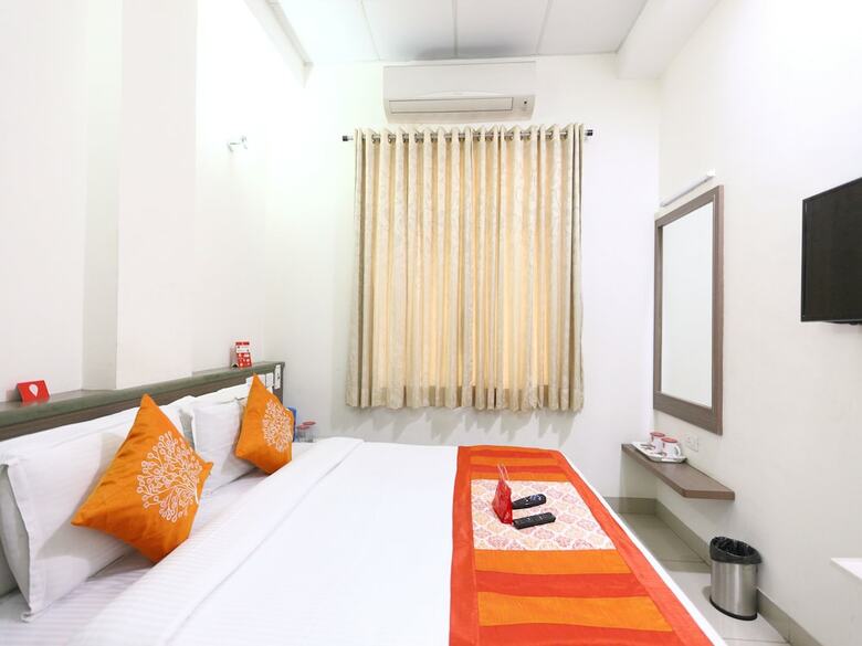 Hotel Oyo 3547 Raj Guru Residency