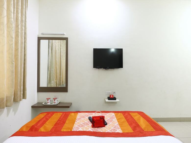 Hotel Oyo 3547 Raj Guru Residency