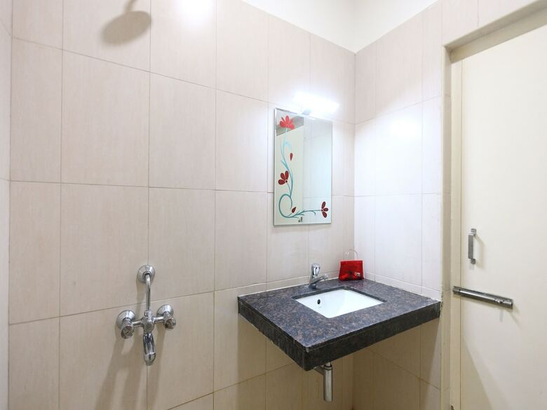 Hotel Oyo 3547 Raj Guru Residency
