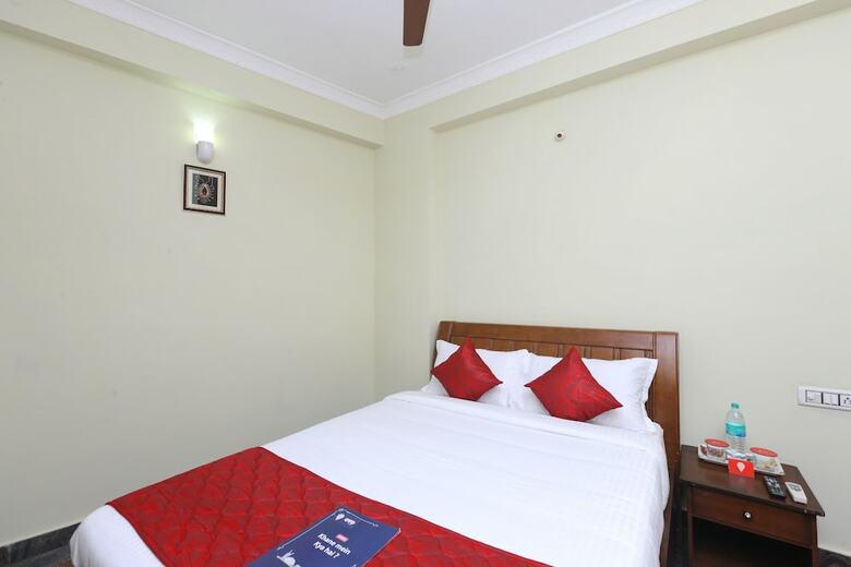 Hotel Oyo 8645 Syeds Inn