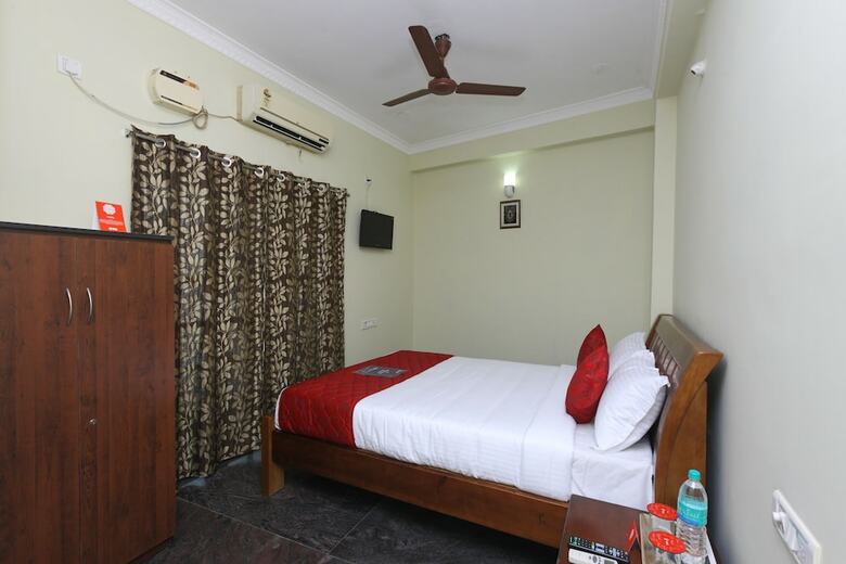 Hotel Oyo 8645 Syeds Inn