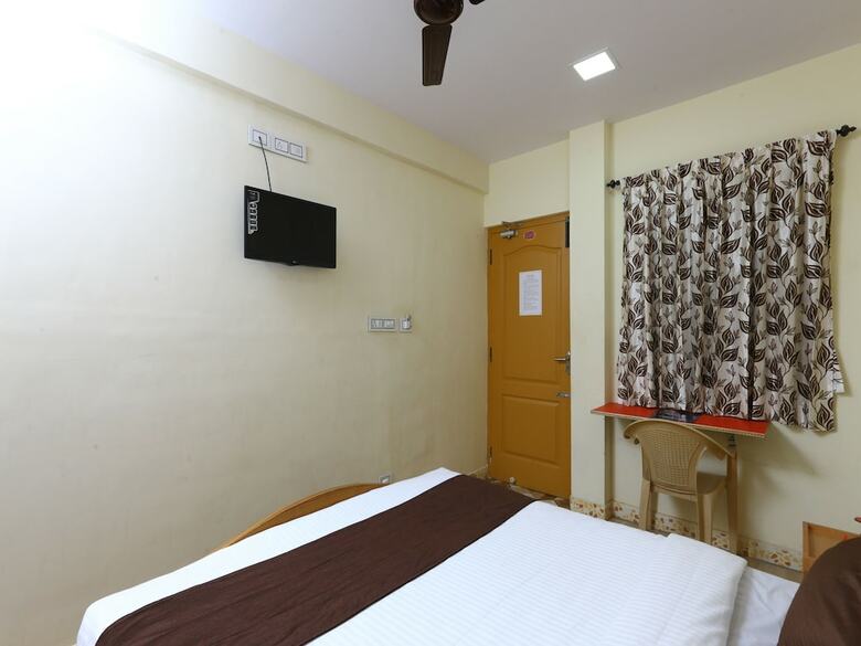 Hotel Oyo 8937 Ragu Residency