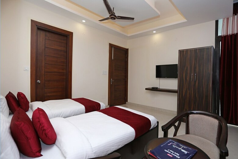 Oyo 9275 Hotel Royal Inn