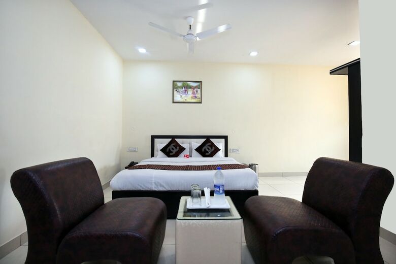 Oyo 9323 Hotel Sidana Solitaires