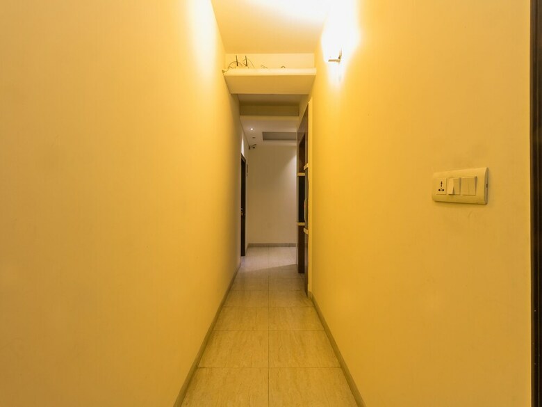 Hotel Oyo 6796 Retreat Suites Inn