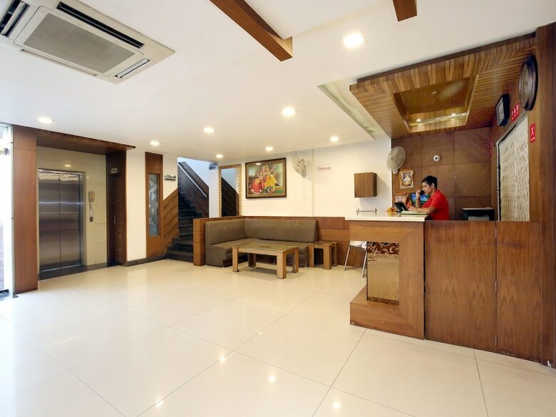 Oyo 10027 Hotel Red Petal