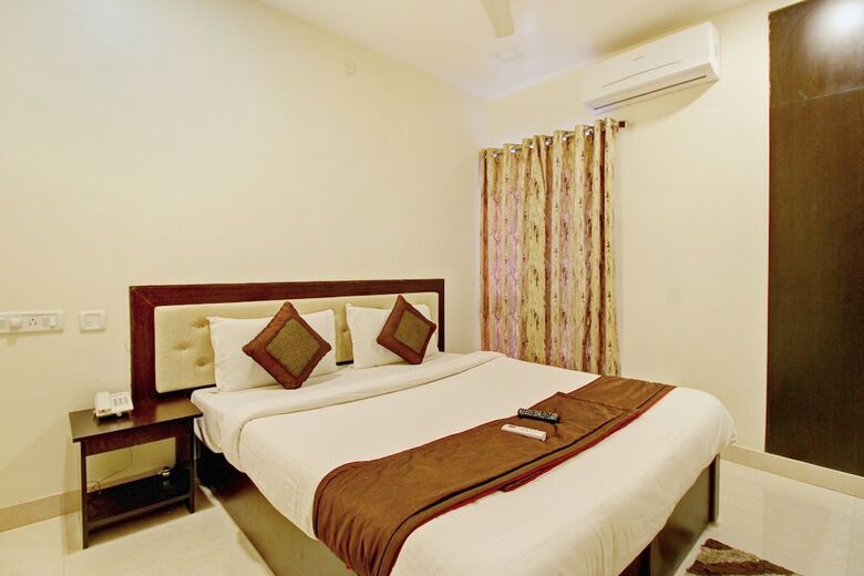 Hotel Oyo 7850 Royal Elite