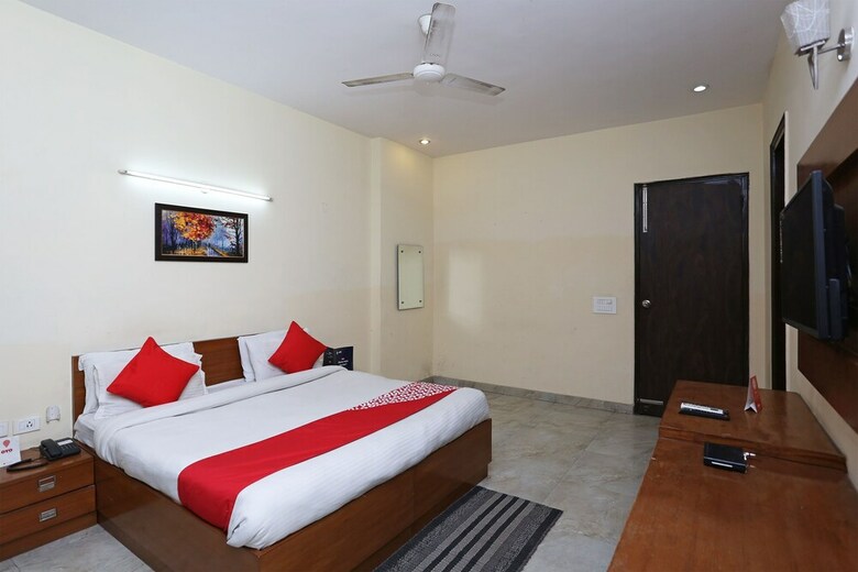 Hotel Oyo 350 Near Medanta