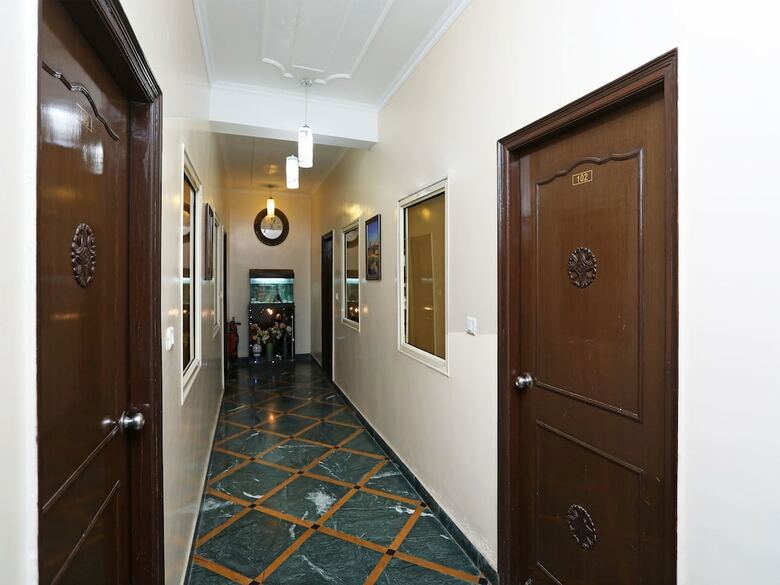 Oyo 9298 Hotel Sands Inn