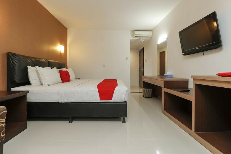 Reddoorz Plus @ Grand Populer Hotel