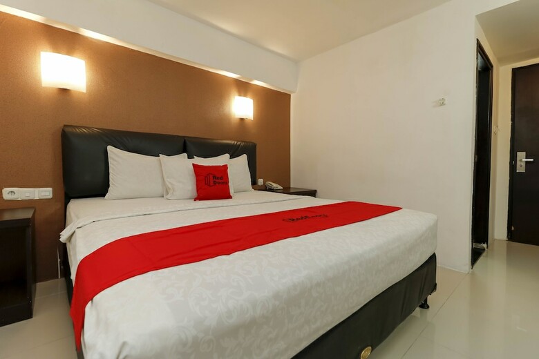 Reddoorz Plus @ Grand Populer Hotel