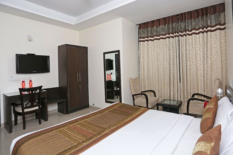 Oyo 9612 Hotel Royal Ramiro