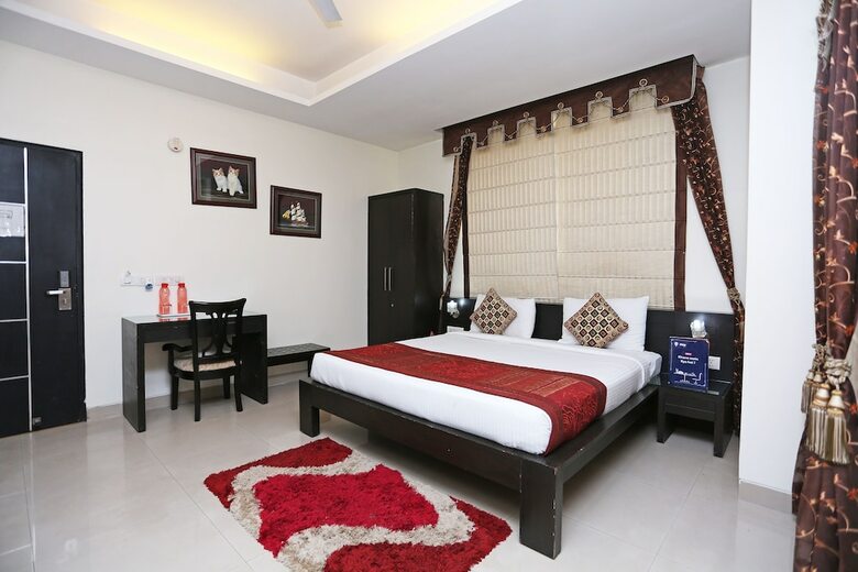 Oyo 9612 Hotel Royal Ramiro