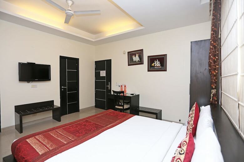 Oyo 9612 Hotel Royal Ramiro