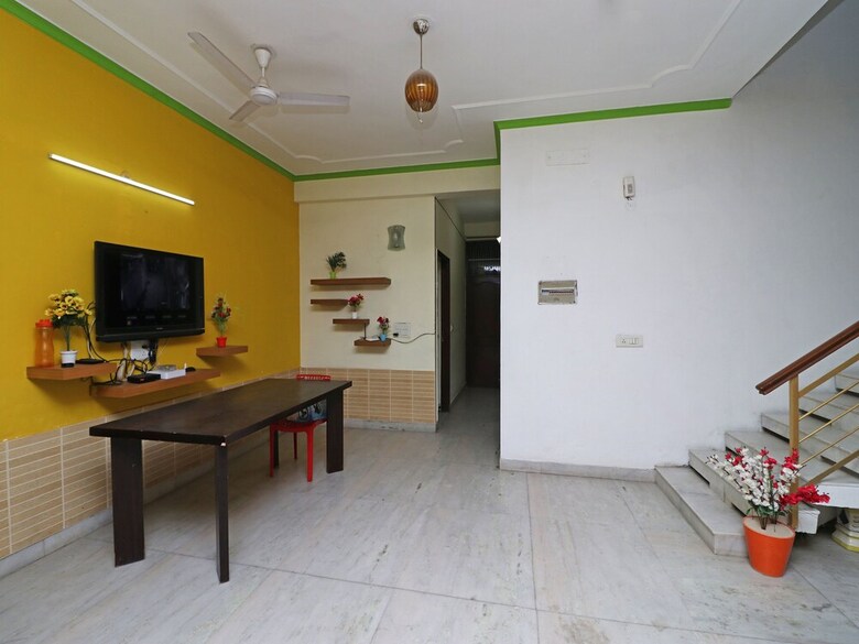 Hotel Oyo 10071 Go Rooms Sector 45