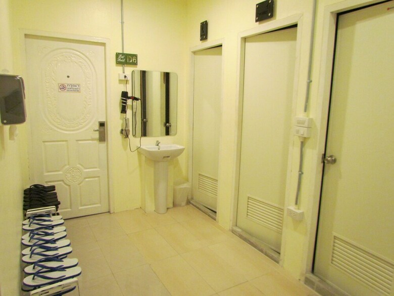 Hostal Oyo 928 Leaf Hostel