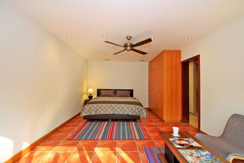 Pattaya Sunset Villa 4 Bedroom Sleeps 8