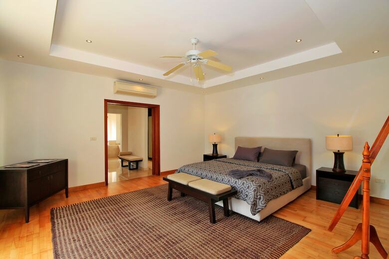 Pattaya Sunset Villa 4 Bedroom Sleeps 8