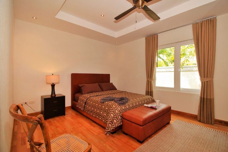 Pattaya Sunset Villa 4 Bedroom Sleeps 8