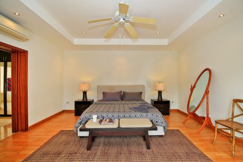 Pattaya Sunset Villa 4 Bedroom Sleeps 8