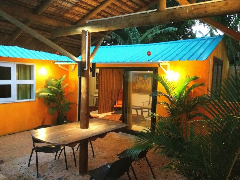 Bahama Breeze Beach Apartment B&B