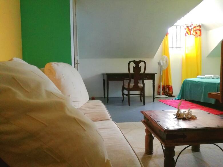 Bahama Breeze Beach Apartment B&B