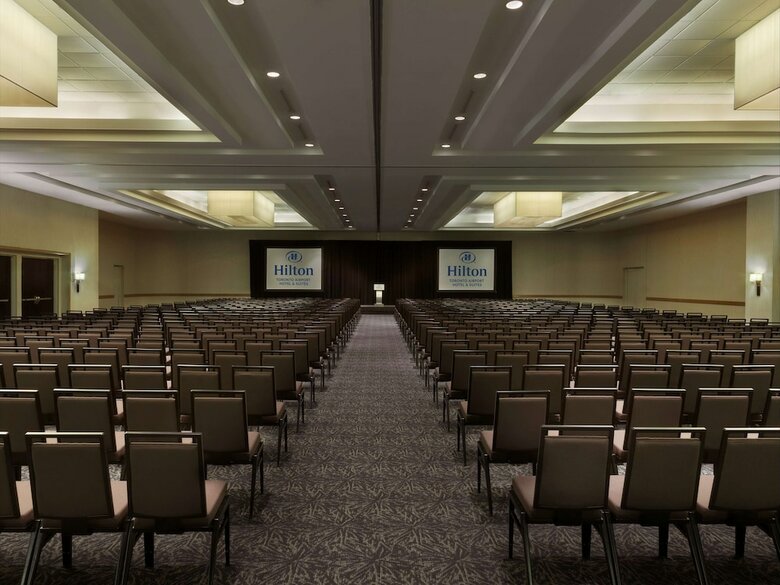 Hilton Toronto Airport Hotel & Suites