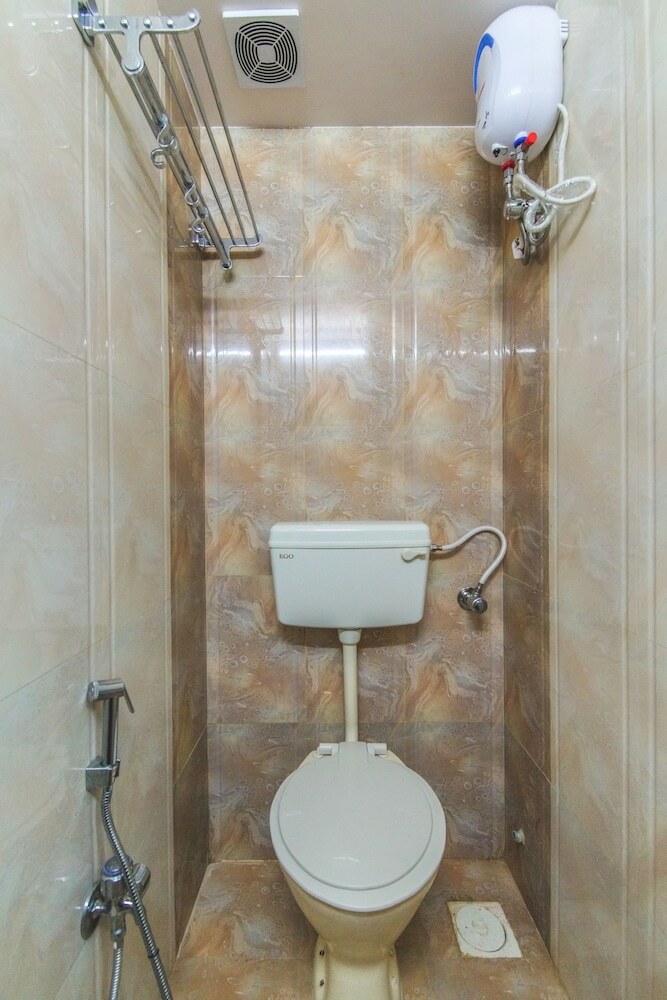 Hotel Nest Inn, Malad