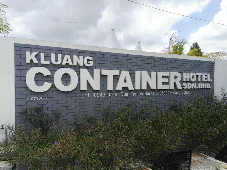 Kluang Container Swimming Pool Hotel