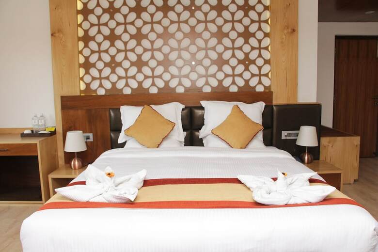 Retro Hotel And Spa