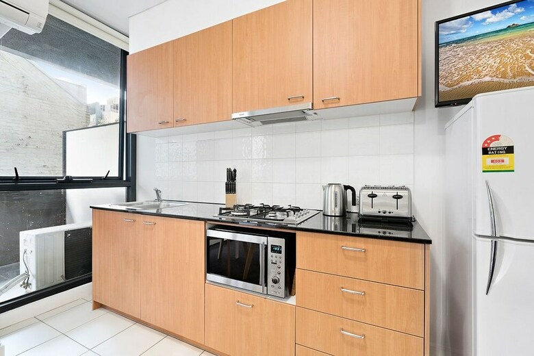 Lizzi, Melbourne Studio Apartment