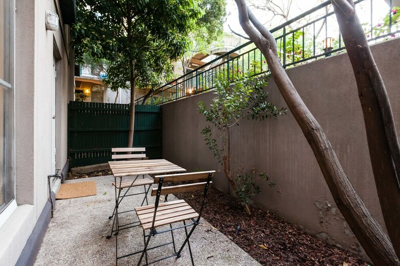 Dawn, 2bdr Carlton Apartment