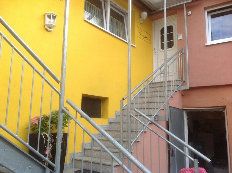 Hostal Pension Altstadt Garni