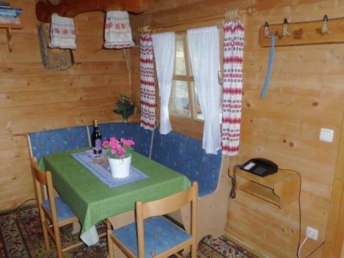 Cozy Cabin Near Lake In Urspring