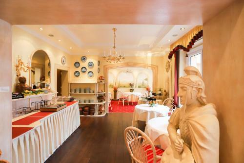 Hostal Hotel Modena
