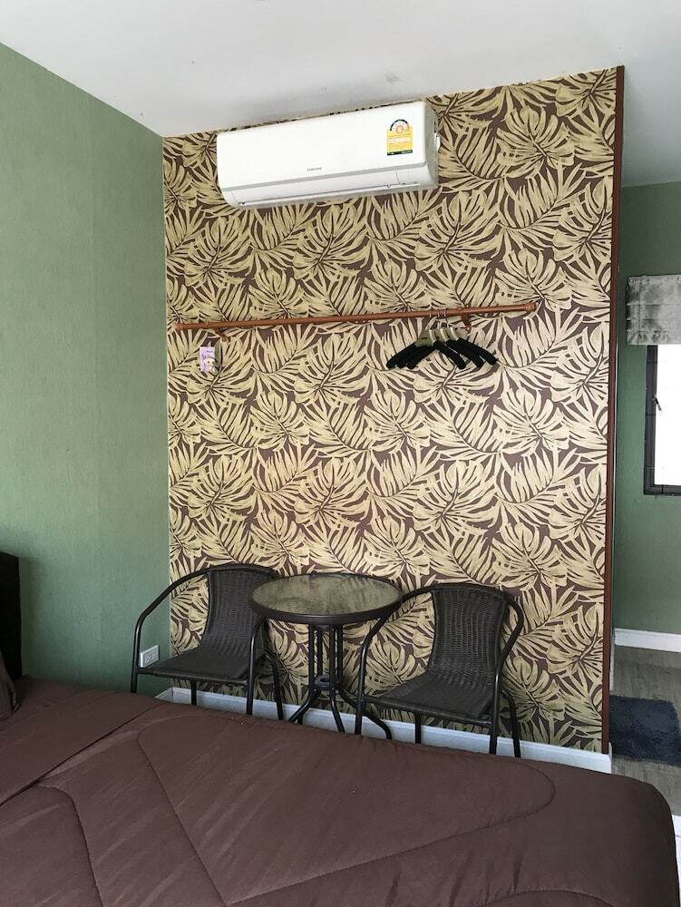 Hotel 7 House
