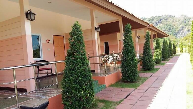 Hotel Naris Phuview Resort